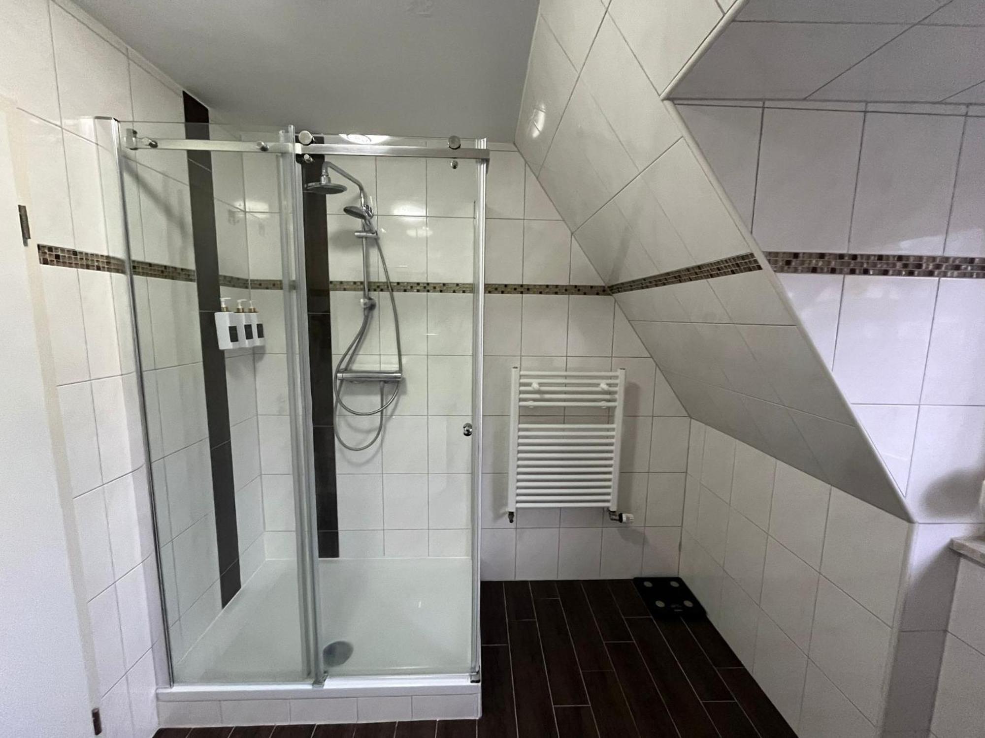 Schickes 110Qm Ferienhaus In Naehe Vw, Messe,Dez Und Orangerie Касел Екстериор снимка